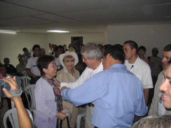 瓜國副總統Rarael Espada向孫大使夫婦致意