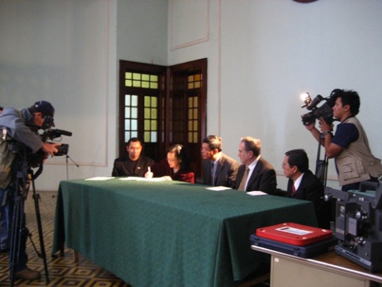 簽署231部16毫米影片及2部放映機捐交文件