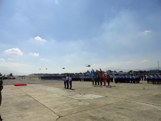 我國防部高部長華柱與瓜國總統裴瑞茲共同主持我直升機捐贈瓜國空軍之捐贈典禮