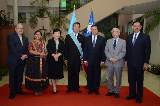 瓜國政府頒贈中華民國駐瓜地馬拉孫大使大成「大十字國鳥勳章」