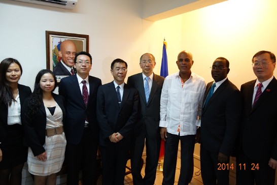 馬德立總統與國經協會貿訪團成員合影。