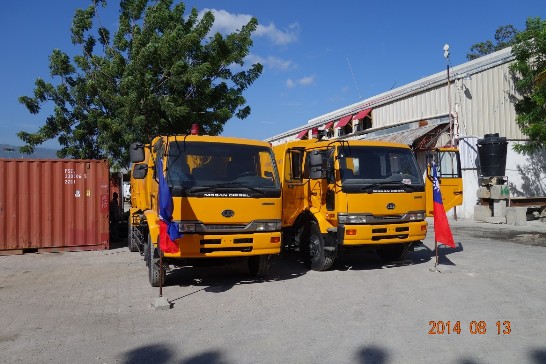 我政府援海之2輛汰舊垃圾車。