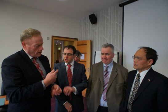 Representative Tseng exchanges opinions with the three local politicians, Deputies Robert Troy, Willie Penrose and James Bannon