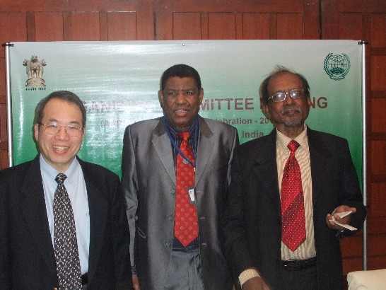 Deputy Representative Paul Shek takes photo together with Abdalla Yahla Adam, Secretary General, AARDO, and B. K. Sinha, Secretary, Ministry of Rural Development, at the Organizing Committee for Golden Jubilee Celebration of AARDO.