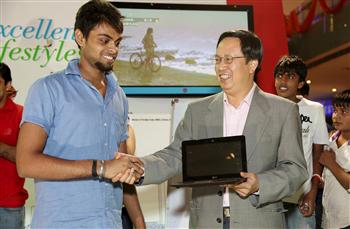 外貿協會「台灣國際品牌整合行銷及廣宣專案」11月5至7日在新德里南郊衛星城市古爾岡（Gurgaon）的Ambience Mall購物中心舉行,會場設置「台灣精品及國際品牌體驗行銷專區」，吸引超過15,000名民眾前往參觀，有效提升消費者對台灣精品及國際品牌的認知度。