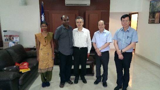 Director General Mr. Frank M. C. Lin (center)