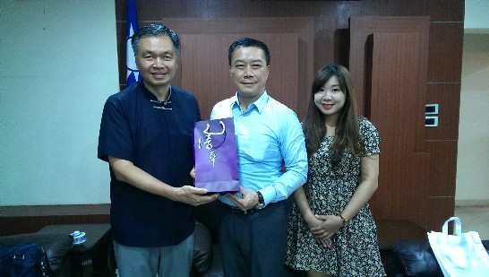 Director General Charles Li(center)