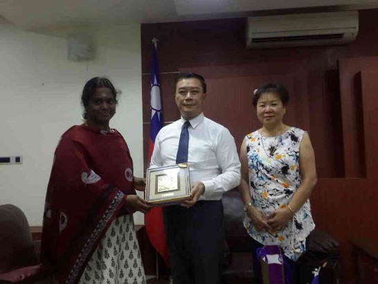 Director General Charles Li(center) 