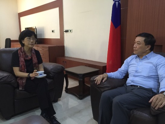 Director General Charles Li(right)