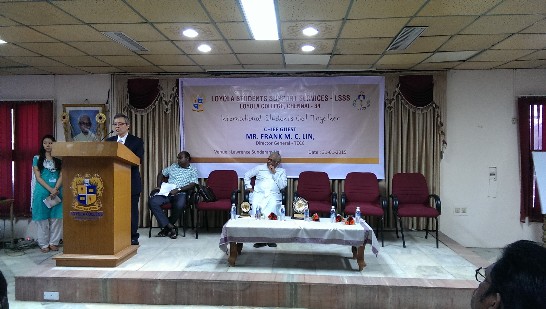 Director General Frank M. C. Lin (left)