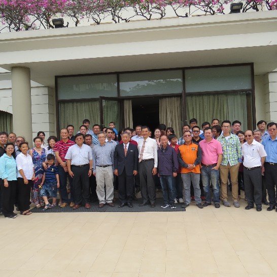 Amb. Chung-Kwang Tien (center, with suit)