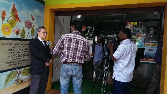 Director General Mr. Frank M. C. Lin (left)