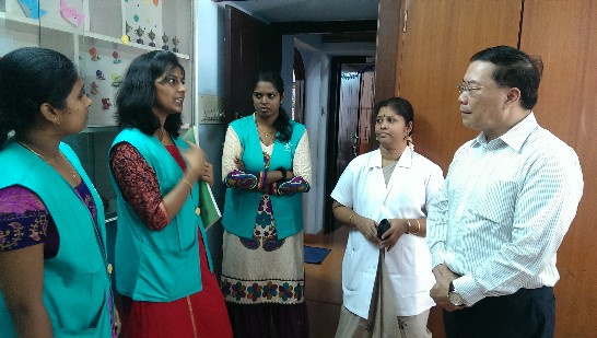 Director General Charles Li(right)