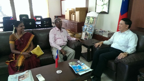 Director General Charles Li (right)