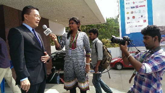Director General Charles Li(left)