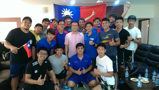 Director General Charles Li (Center)