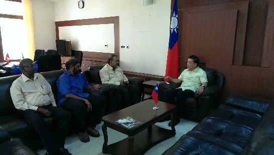 Director General Charles Li(R)