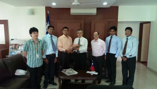 林明誠處長(中)