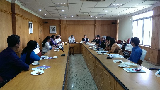 林明誠處長(右中)