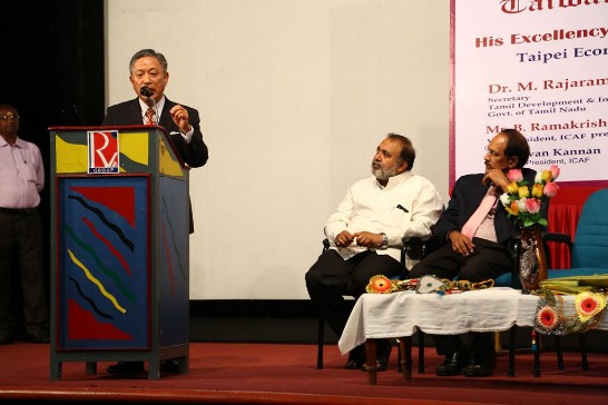 田中光大使(左2,演講者)