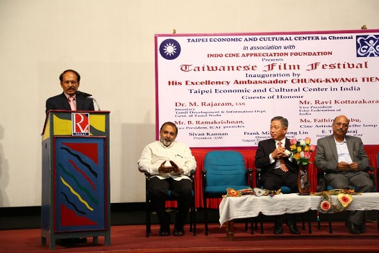 泰米爾那都州新聞部次長Dr. M. Rajaram(左)