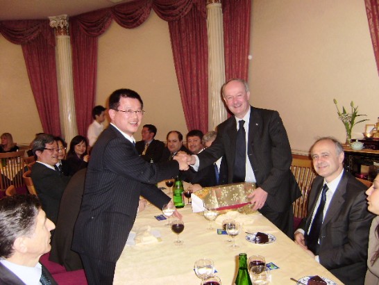 駐義大利代表處為義國會友台小組主席詹內達參議員辦理生日晚宴