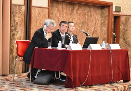 写真中央：張俊福・経済部国際貿易局長