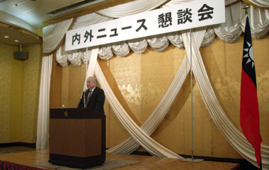 ４月２５日、許世楷・台北駐日経済文化代表処代表は、「内外ニュース社」が石川県金沢市において開催した講演会で、「台日関係の現状と展望」と題する講演を行った。 許・駐日代表は講演の中で、「台湾と金沢はきわめて特別な関係にある。それは、台湾で烏山頭ダムを建造した偉大なエンジニアが、石川県出身の八田與一氏だったからである。このダムは嘉南平原をかつての雨頼みの水田から、良質な水田へと変え、多くの人に恵みをもたらしたのだった」と紹介した。