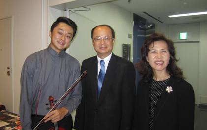 中央：沈斯淳・台北駐日経済文化代表処代表