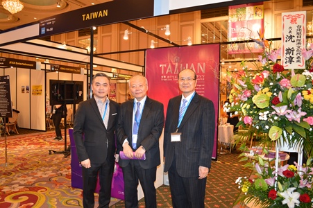 写真左より、楊継昌・台北市影音節目製作商業同業公会理事長、郭仲熙・駐日代表処副代表、朱文清・駐日代表処台湾文化センター長