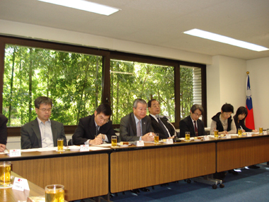 台湾医界連盟基金会は２００７年１１月６日～同８日、台湾のＷＨＯ加盟支持を訴えるため７名が来日し、日本医師会への訪問や厚生労働委員会に所属する国会議員らと面会した。また、同８日には台北駐日経済文化代表処において、許世楷・代表出席の下、内外の記者を招いて記者会見を開き、台湾のＷＨＯ加盟への支持を呼びかけた。（写真右４、羅福全・亜東関係協会前会長ならびに台北駐日経済文化代表処前代表、右５、台湾医界連盟の呉樹民・董事長）