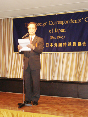 ９月１９日、東京の有楽町にある日本外国特派員協会（ＦＣＣＪ）で台北駐日経済文化代表処とＦＣＣＪの共催による「ＴＡＩＷＡＮ　Ｎｉｇｈｔ（台湾の夜）」が開催された。当日は羅坤燦・駐日代表処代表代理があいさつを行い「台湾は豊な自然と文化的風景が凝縮されており、航空面での交通もきわめて発達している。また、この５０年間、台湾は世界に名だたる経済上の奇跡を実現させ『Made in TAIWAN』の製品を全世界に向けて輸出し、世界第１６位の貿易大国ともなった。日本から台湾へはわずか３時間で到着するという地理的に近い関係から、昨年日本から台湾を訪問した旅行客は１１６万人にも上った。台湾は２４時間楽しめる旅行環境が整い、安全、快適、外国人に対して親切、友好的で人々の人情が非常に厚い」とアピールした。　