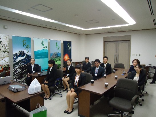 吳鳳科技大學海外短期實習生訪問本處，並聽取戎總領事的演講