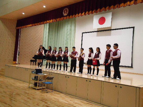 照片5.金敏分校學生表演烏克麗麗彈唱