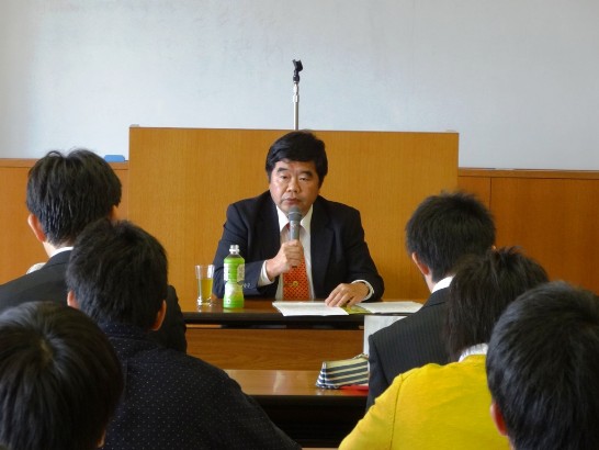 戎総領事の講演の風景