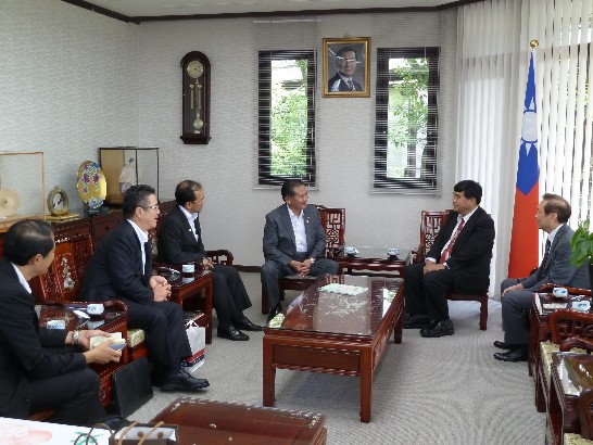 八代市中村博生市長及び八代市議会橋本幸一議長は戎総領事との会談