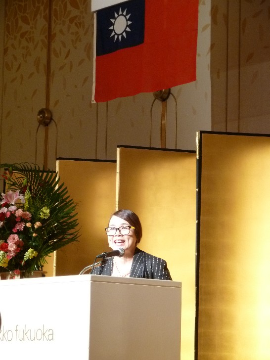 九州台湾商工会議所賴玉汝会長が祝辞を述べた