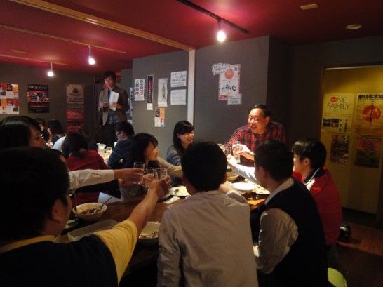 本處徐處長與留學生們乾杯一景