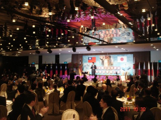 立法院李委員鴻鈞領導乾杯。