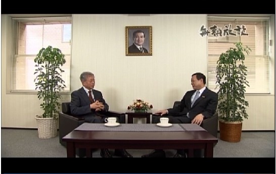 左:主持人  中村美彥