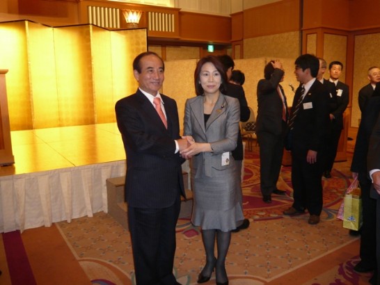 王院長與參議院德永議員合影。