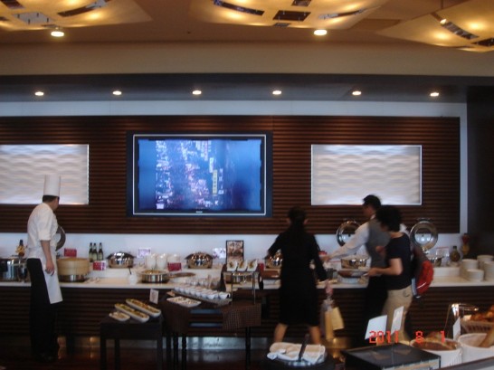 餐廳播放介紹我國觀光及美食之影片。