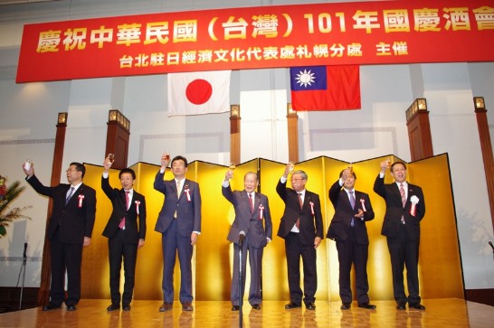 各地親善協會會長領導乾杯。