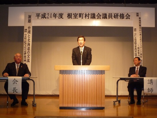 中標津町町長小林實致詞。