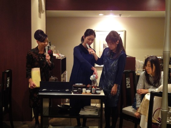 講師高阪小姐介紹台灣茶情形