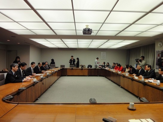 台灣鐵路局范植谷局長與新竹縣政府邱鏡淳縣長一行拜會JR北海道旅客鐵道株式會社坂本真一相談役與小池明夫社長。