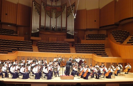 台北青少年弦樂團演奏一景。