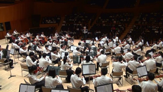 台北青少年弦樂團演奏一景。