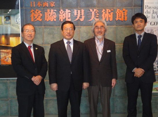 陳處長與後藤純男美術館行定館長等人合影