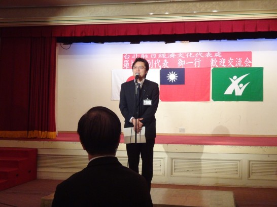 交流會中名寄市長加藤剛士致詞。